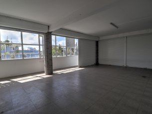 Local Commercial 110 m² Blue Bay Rs 35,000
