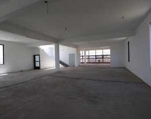 Bâtiment commercial - 650 m²