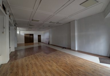 Commercial space - 133 m²