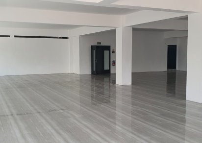 Commercial space - 150 m²