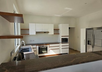 House / Villa - 4 Bedrooms - 235 m²