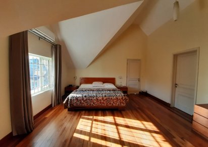 House / Villa - 4 Bedrooms - 279 m²