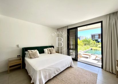House / Villa - 4 Bedrooms - 342 m²