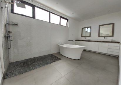 House / Villa - 4 Bedrooms - 420 m²