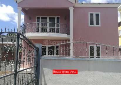 House / Villa - 5 Bedrooms - 2000 ft²