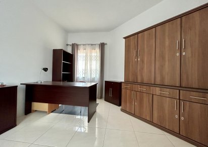 House / Villa - 7 Bedrooms - 366 m²