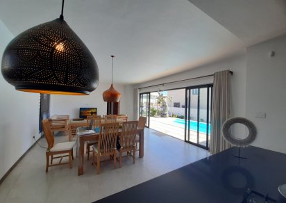 Maison/Villa - 4 chambres - 250 m²