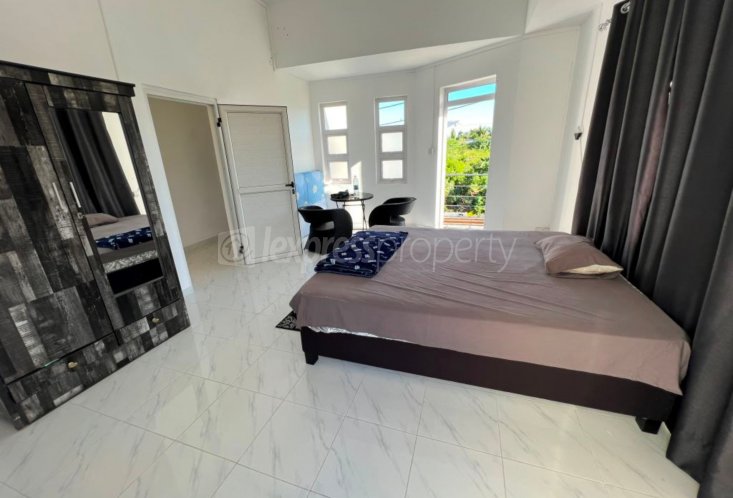 House / Villa - 3 Bedrooms - 1700 ft²