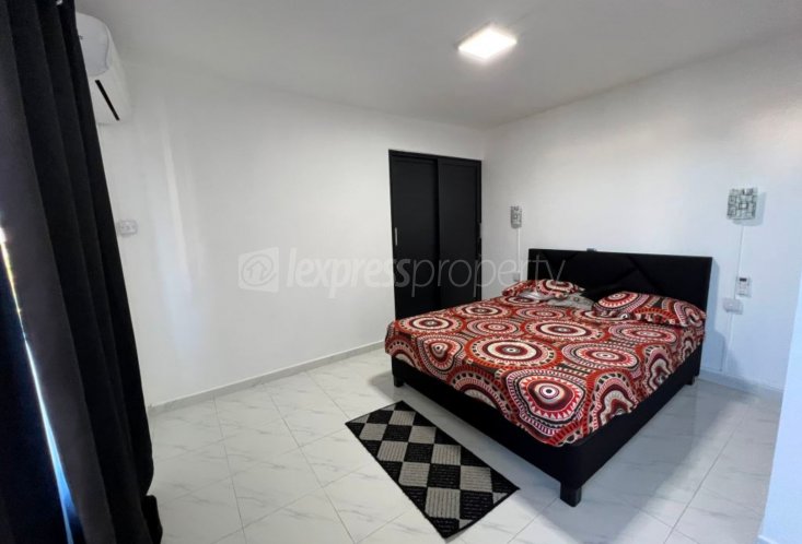 House / Villa - 3 Bedrooms - 1700 ft²