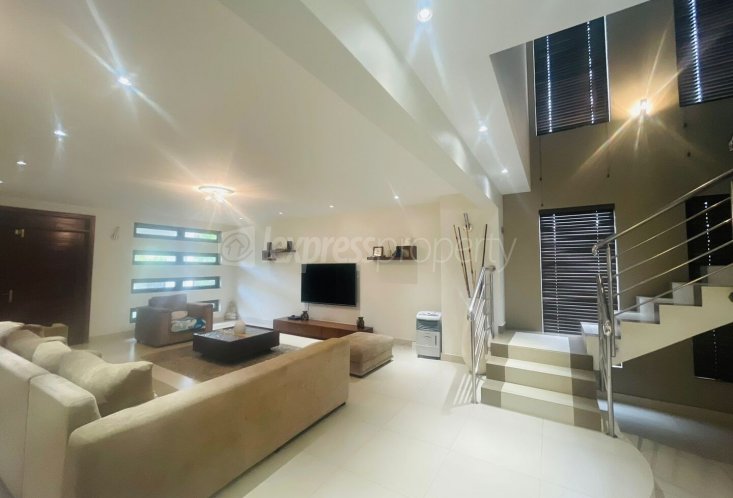 House / Villa - 4 Bedrooms - 416 m²